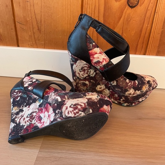 Floral Wedges - Picture 2 of 4